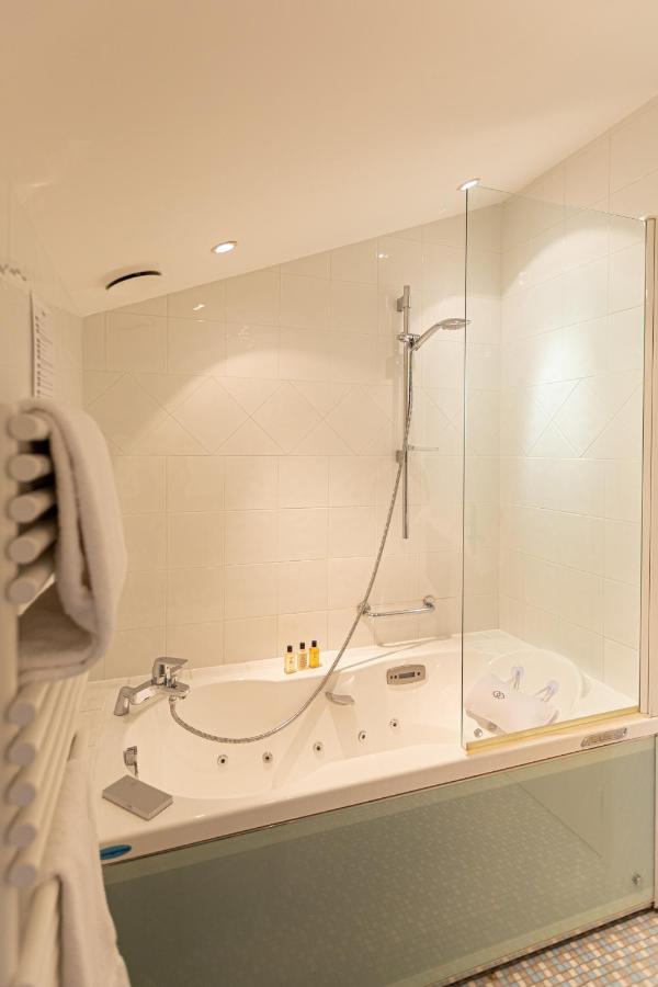 Le Square Hotell Astaffort Exteriör bild