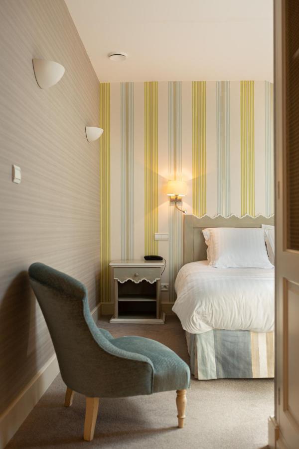 Le Square Hotell Astaffort Exteriör bild